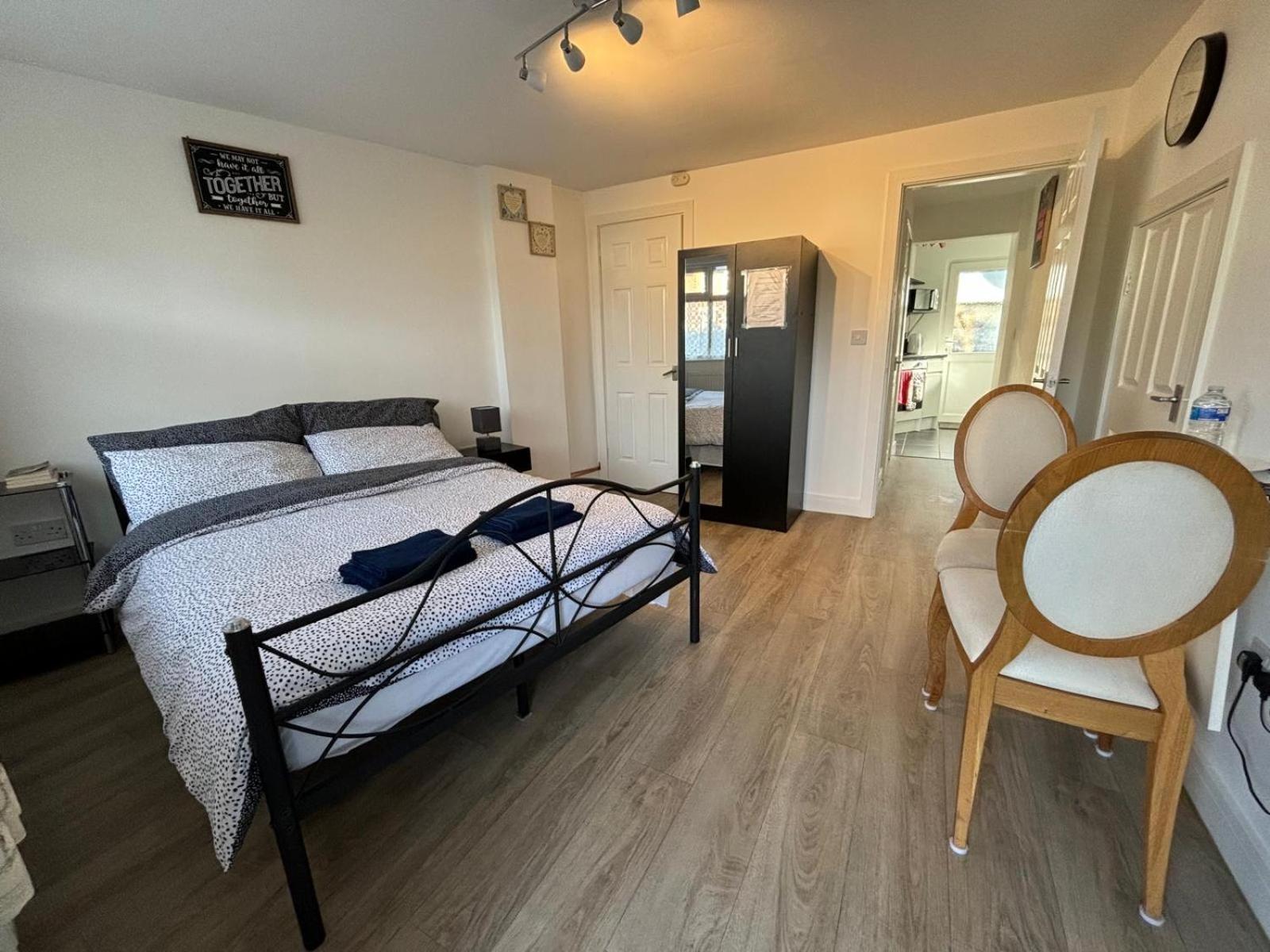 Modern & Cozy Gem - 10Min To City Center - Parking York Exterior photo